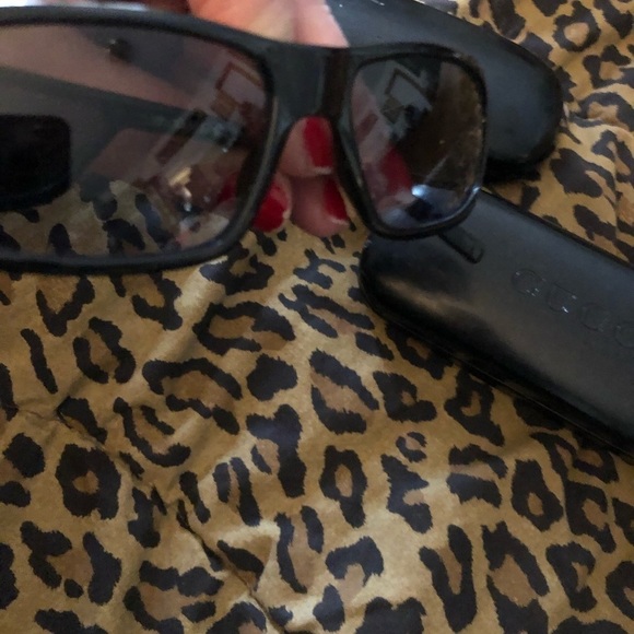 Gucci black sunglasses w/ side lens to protect eyes maybe wore once gray lenses - Picture 1 of 7
